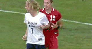 女足运动员在赛场上作风太彪悍，和打架没差多少了